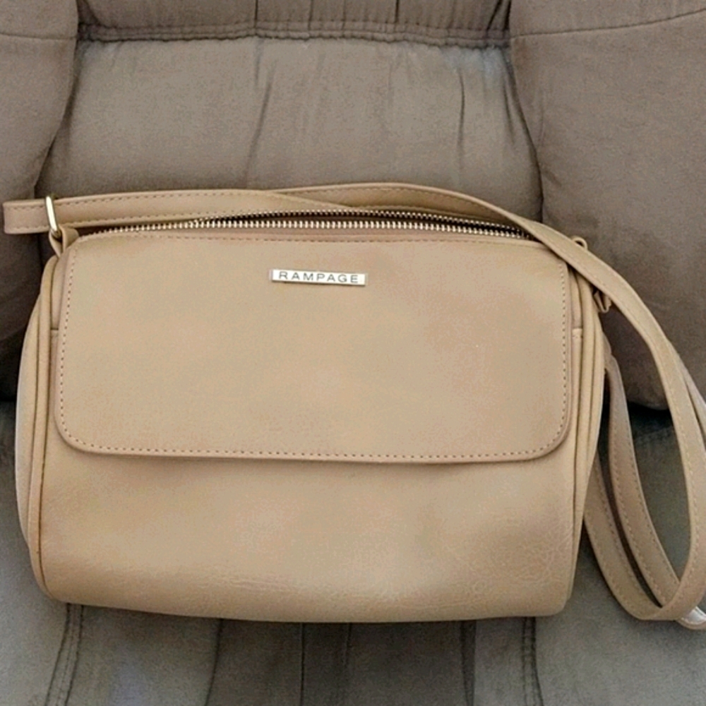 🆕 RAMPAGE CROSSBODY BAG NWOT